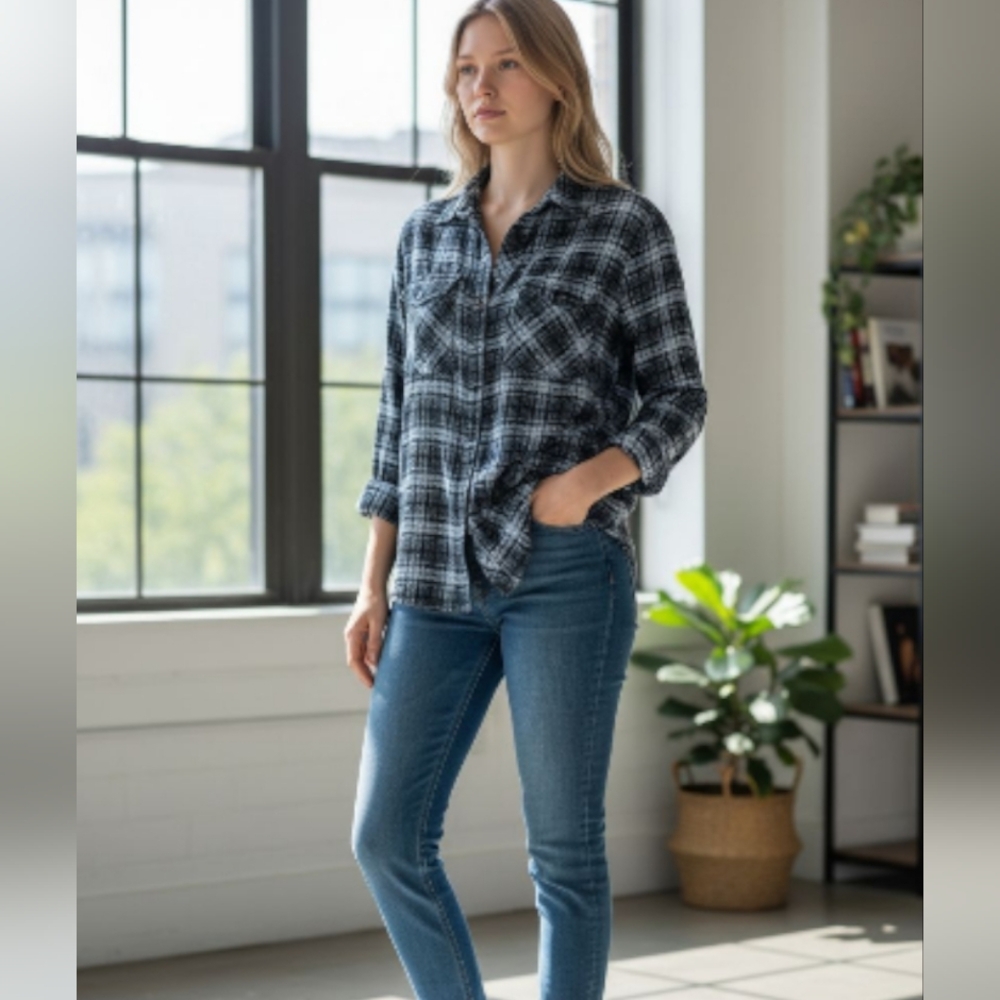 BKE Women's Plaid Blouse in Black and White